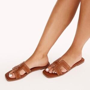 Billini Gordy Sandals in Tan Gold Stud Size 6